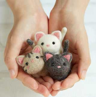 Hamanaka Needle Felting Kit- 3 Little Kittens #483 (ENGLISH)