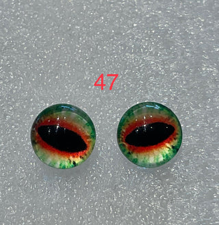 10 mm amazingly detailed, glass cabochon animal/reptile eyes with pins