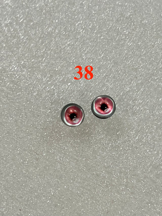 6.6 mm amazingly detailed, glass cabochon reptile/animal eyes with pins
