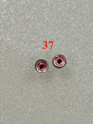6.6 mm amazingly detailed, glass cabochon reptile/animal eyes with pins