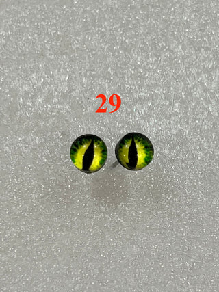 6.6 mm amazingly detailed, glass cabochon reptile/animal eyes with pins