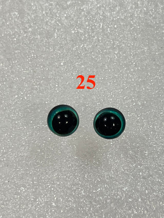 6.6 mm amazingly detailed, glass cabochon reptile/animal eyes with pins