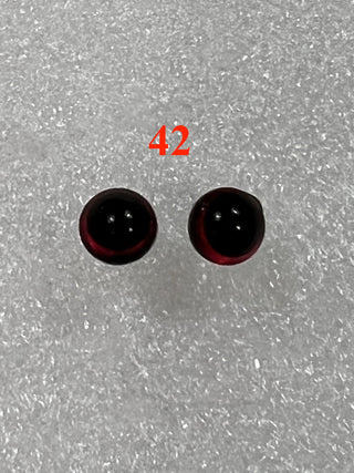6.6 mm amazingly detailed, glass cabochon reptile/animal eyes with pins