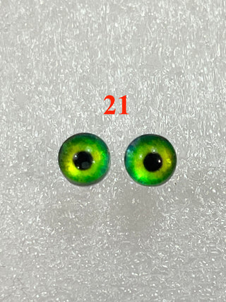 6.6 mm amazingly detailed, glass cabochon reptile/animal eyes with pins