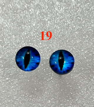 6.6 mm amazingly detailed, glass cabochon reptile/animal eyes with pins
