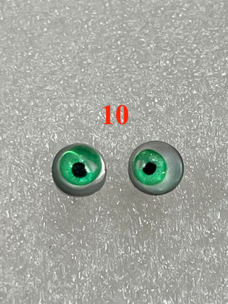 6.6 mm amazingly detailed, glass cabochon reptile/animal eyes with pins