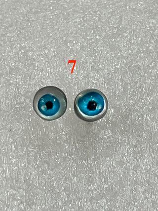 6.6 mm amazingly detailed, glass cabochon reptile/animal eyes with pins