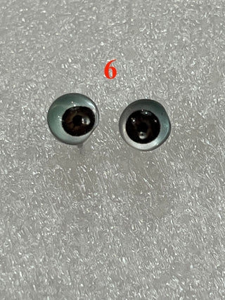 6.6 mm amazingly detailed, glass cabochon reptile/animal eyes with pins