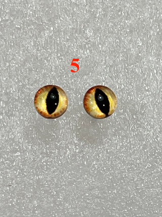 6.6 mm amazingly detailed, glass cabochon reptile/animal eyes with pins