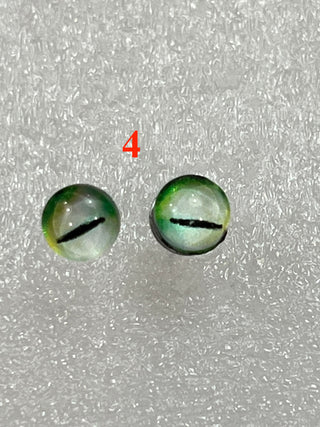 6.6 mm amazingly detailed, glass cabochon reptile/animal eyes with pins