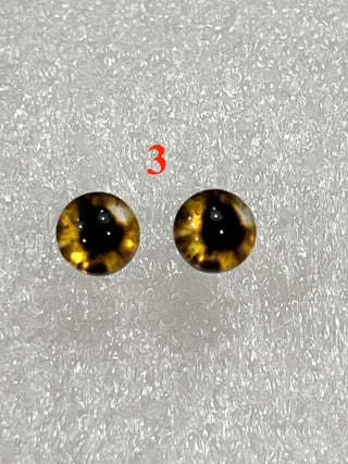 6.6 mm amazingly detailed, glass cabochon reptile/animal eyes with pins