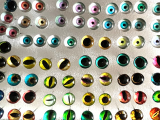 8 mm  amazingly detailed glass cabochon, animal/reptile eyes with pins