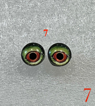 10 mm realistic, amazingly detailed, glass cabochon animal/reptile eyes with pins