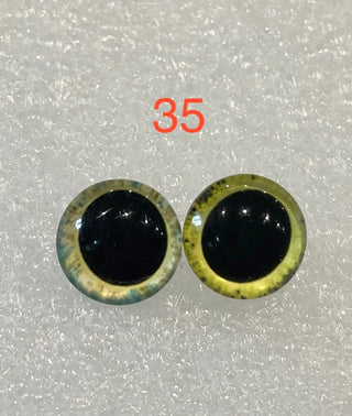 10 mm amazingly detailed, glass cabochon animal/reptile eyes with pins