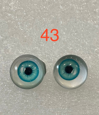 10 mm amazingly detailed, glass cabochon animal/reptile eyes with pins