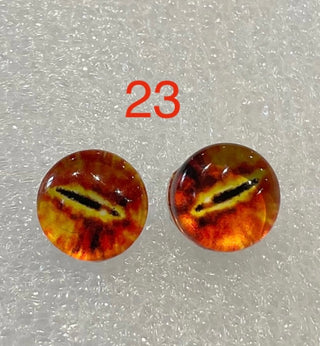 8 mm  amazingly detailed glass cabochon, animal/reptile eyes with pins