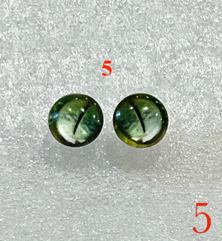 10 mm realistic, amazingly detailed, glass cabochon animal/reptile eyes with pins