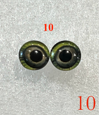 10 mm realistic, amazingly detailed, glass cabochon animal/reptile eyes with pins