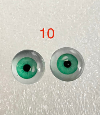8 mm  amazingly detailed glass cabochon, animal/reptile eyes with pins